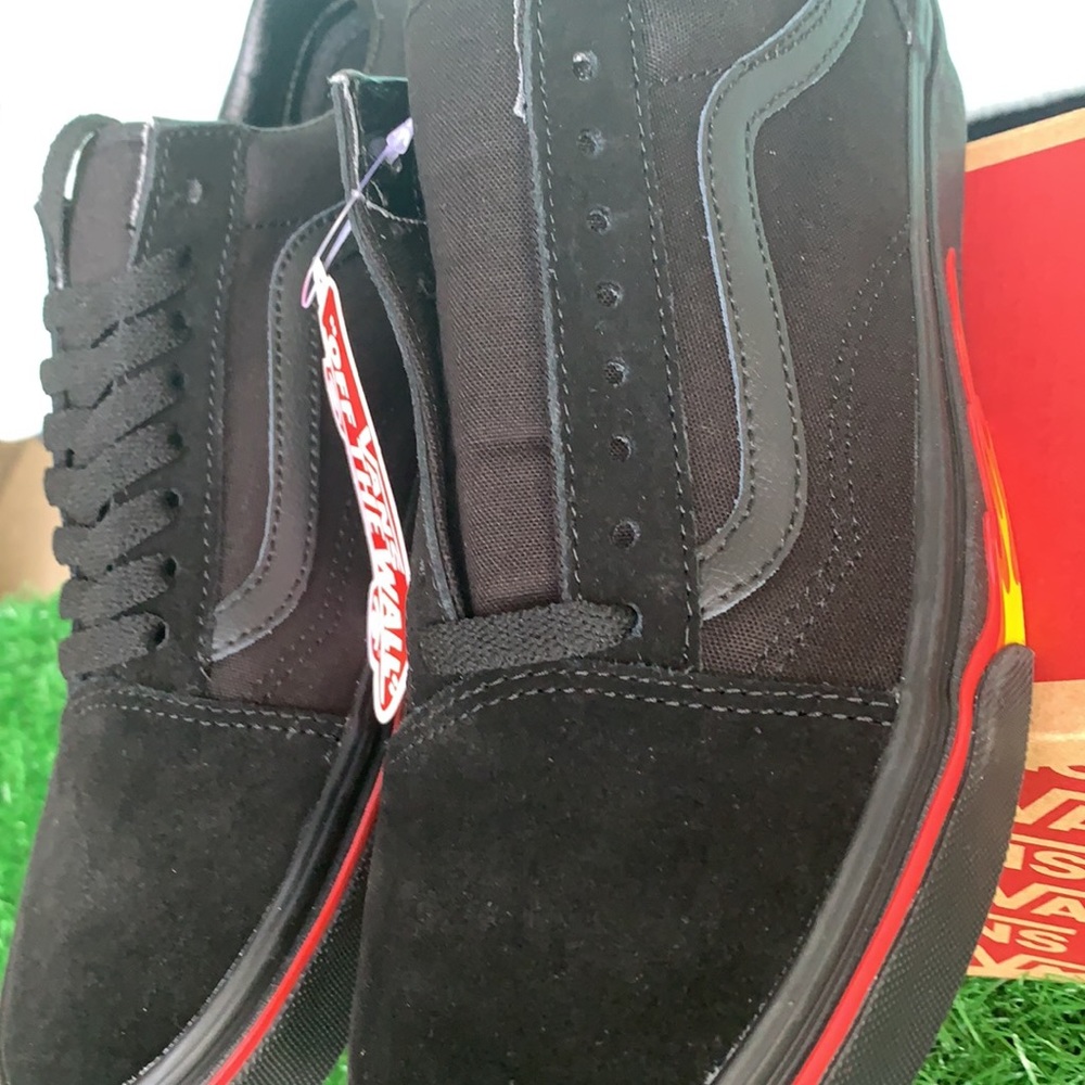 VANS MEN’S OLD SKOOL FLAME WALL Black/Black Old Skool
(Flame Wall) 
VN0A38G1Q8Q - Picture 9 of 16